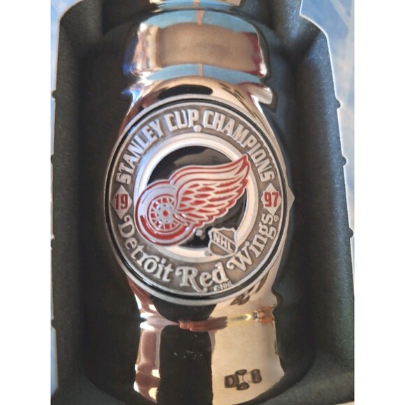 Detroit Red Wings 1997 Stanley Cup Champions Commemorative Stanley Cup Trophy 8" - Picture 11 of 11
